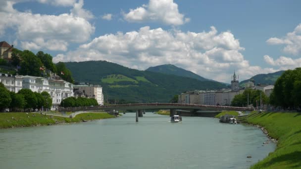 Salzburg Österrike Juli 2019 Dag Tid Salzburg Centrala Stadslandskap Bergstoppar — Stockvideo