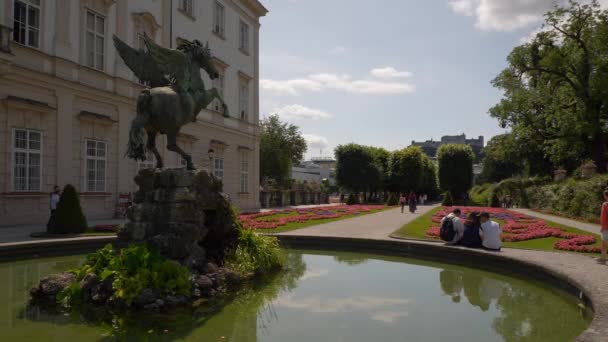 Salzburg Austria July 2019 Cityscape Sunny Day Famous Garden Fountain — Stock Video