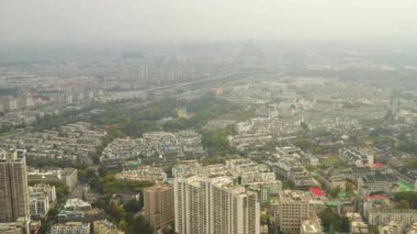 Nanjing şehrinde gündüz uçuşu hava panorama 4K görüntüsü