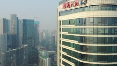 Gündüz vakti Qingdao şehri şehir merkezindeki panorama 4K Çin porseleni