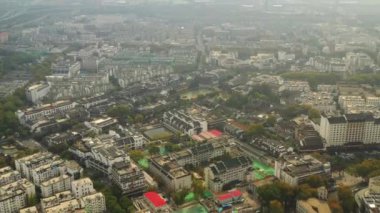 Nanjing şehrinde gündüz uçuşu hava panorama 4K görüntüsü