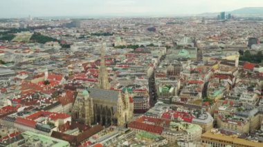 Viyana şehir manzarası gündüz vakti merkez caddeler hava manzarası 4k austria