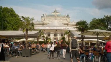 Viyana Şehri güneşli bir gün kalabalık bir trafik manzarası 4k austria