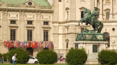 Viyana, AVUSTRIA - 15 Temmuz 2019 Viyana 'nın merkez meydanında güneşli bir gün