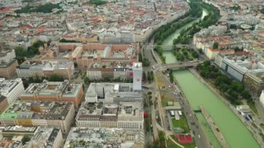 Viyana şehir manzarası gündüz vakti merkez caddeler hava manzarası 4k austria