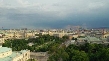 Viyana şehir manzarası gündüz vakti merkez caddeler hava manzarası 4k austria