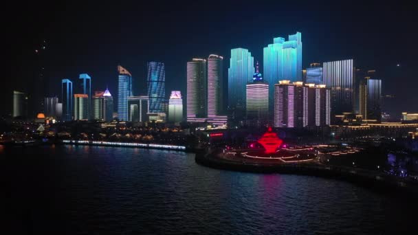 Notturna Illuminazione Spettacolo Qingdao Città Centro Aereo Panorama Porcellana — Video Stock