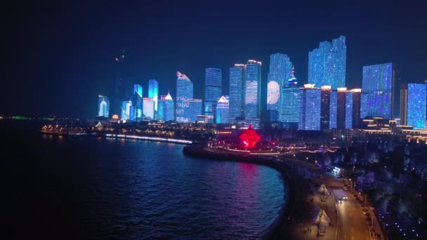 Noite Iluminação Tempo Mostrar Qingdao Cidade Centro Cidade Panorama Aéreo — Vídeo de Stock