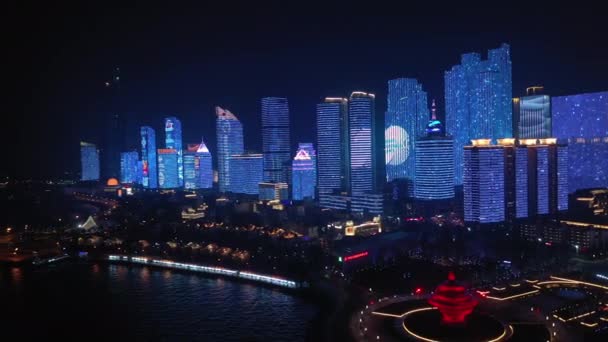 Illumination Nocturne Qingdao Ville Centre Ville Panorama Aérien Porcelaine — Video