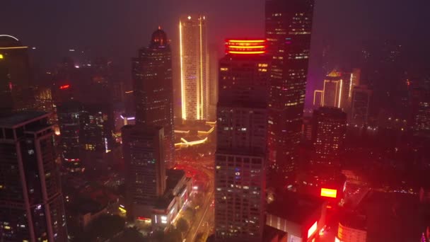 Nanjing Şehrinin Aydınlatılmış Hava Panorama Görüntüleri Üzerinde Gece Uçuşu — Stok video