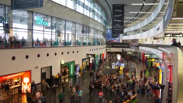 Día Tiempo Aeropuerto Caminando Imágenes Panorámicas Viena — Vídeos de Stock