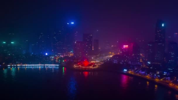 夜间照明青岛市市区航时经过全景4K中国 — 图库视频影像