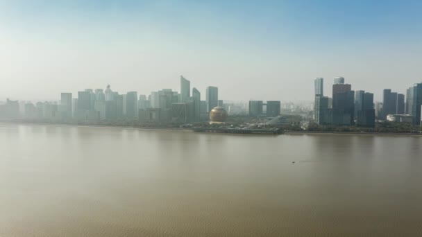 Hora Dia Hangzhou Centro Cidade Tráfego Ribeirinha Baía Construção Pátio — Vídeo de Stock