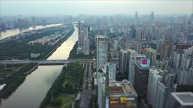 Gündüz vakti Guangzhou Endüstriyel Şehir Havası Panoraması. 4K Çin porseleni