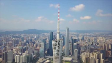 Guangzhou - 4 Ocak 2019 Guangzhou Canton TV Kulesi, Guangzhou, Çin. Guangzhou Kanton TV Astronomi ve Çin 'in en yüksek kulesinin renkli gündüz manzarası