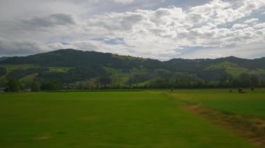 Zürih Şehri güneşli gün treni yol kenarı pencere manzaralı panorama 4k İsviçre