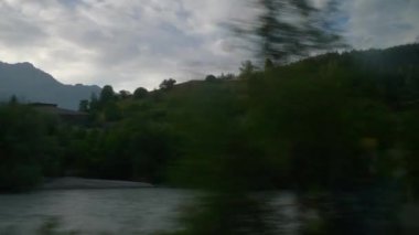Zürih Şehri güneşli gün treni yol kenarı pencere manzaralı panorama 4k İsviçre