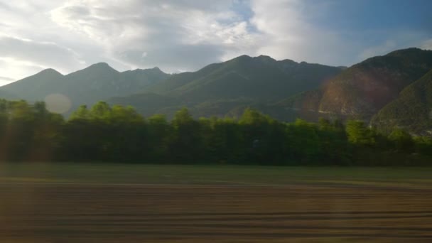 zurich ville ensoleillé jour train route voyage côté fenêtre vue panorama 4k Suisse