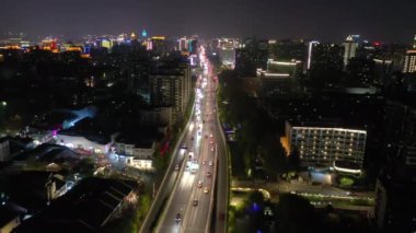 Gece vakti hangzhou şehir merkezi trafik manzarası 4k porselen
