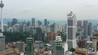 Kuala Lumpur, Malezya - 25 Eylül 2019: güneşli gün kuala lumpur şehir merkezi havacılık panorama 4k dolaylarında 25 Eylül 2018 Kuala lumpur, malezya, Malezya.