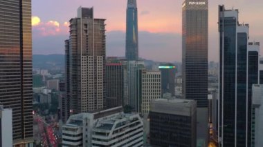 Kuala Lumpur, Malezya - 25 Eylül 2019: güneşli gün kuala lumpur şehir merkezi havacılık panorama 4k dolaylarında 25 Eylül 2018 Kuala lumpur, malezya, Malezya.