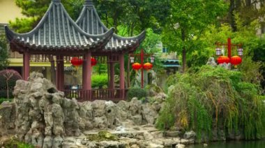 Gündüz vakti nehir kenarı hava manzarası 4K zaman dilimi görüntüsü