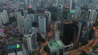 Kuala Lumpur, Malezya - 25 Eylül 2019: güneşli gün kuala lumpur şehir merkezi havacılık panorama 4k dolaylarında 25 Eylül 2018 Kuala lumpur, malezya, Malezya.