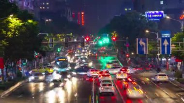 Nanjing Şehri üzerindeki gece uçuşu hava trafiği panorama 4K zaman ölçümü