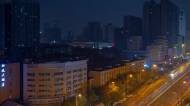 Gece aydınlatma Changsha şehir merkezi trafik caddesi kavşağı hava zamanı panorama 4k çin