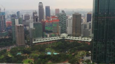 Kuala Lumpur, Malezya - 25 Eylül 2019: güneşli gün kuala lumpur şehir merkezi havacılık panorama 4k dolaylarında 25 Eylül 2018 Kuala lumpur, malezya, Malezya.