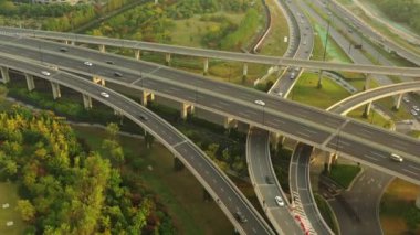 Gündüz vakti hangzhou şehir merkezi trafik manzarası 4k porselen