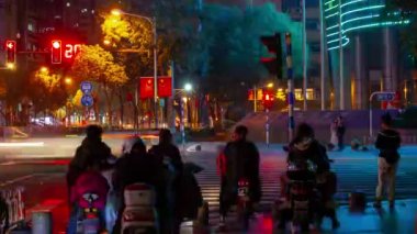 Nanjing Şehri üzerindeki gece uçuşu hava trafiği panorama 4K zaman ölçümü