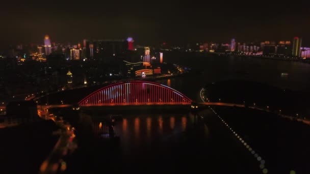 Noche Iluminado Puente Wuhan Cityscape Vista Aérea China — Vídeos de Stock