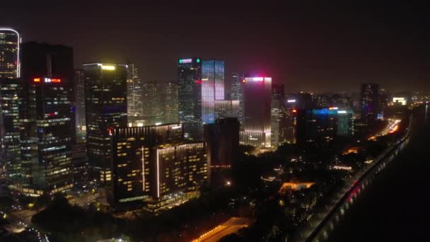 夜は杭州市中心部の空中パノラマ照光4K中国 — ストック動画