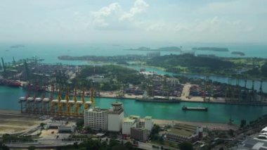 SINGAPORE - ŞUBAT 4. 2019: GÜN Singapur Şehir Marinası Havaalanı Panorama 4k dolaylarında 4 Şubat 2019 Singapur.