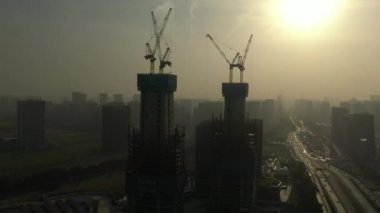 Akşam vakti aydınlık Hangzhou şehir merkezi havacılık panoraması 4k porselen