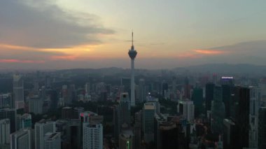 KUALA LUMPUR, MALAYSIA - SEPTEMBER 25 2019: Akşam kuala lumpur şehir merkezindeki panorama 4k dolaylarında 25 Eylül 2019 kuala lumpur, malaysia.r, malaysia.