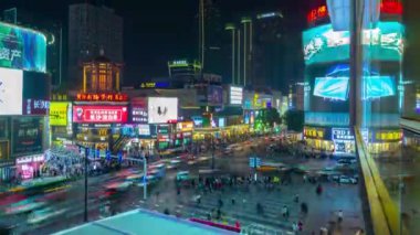 Gece aydınlatma Changsha şehir merkezi trafik caddesi kavşağı hava zamanı panorama 4k çin