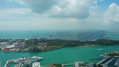 SINGAPORE - ŞUBAT 4. 2019: GÜN Singapur Şehir Marinası Havaalanı Panorama 4k dolaylarında 4 Şubat 2019 Singapur.