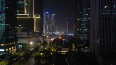 Gece vakti aydınlık Hangzhou şehir merkezi havacılık panoraması 4k porselen