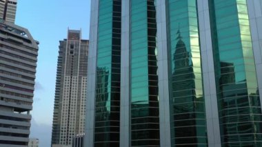 KUALA LUMPUR, MALAYSIA - SEPTEMBER 25 2019: day time kuala lumpur şehir merkezindeki panorama 4k circa 25 Eylül 2019 kuala lumpur, malaysia.r, malaysia.