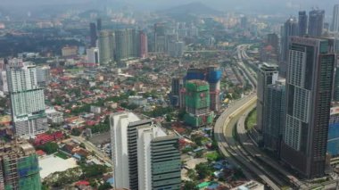 Kuala Lumpur, Malezya - 25 Eylül 2019: güneşli gün kuala lumpur şehir merkezi havacılık panorama 4k dolaylarında 25 Eylül 2018 Kuala lumpur, malezya, Malezya.