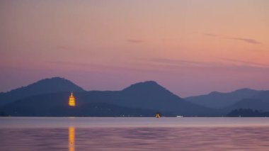 Gündüz vakti Hangzhou şehri nehir kenarı inşaat sahası havacılık manzarası 4k porselen