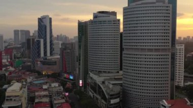 KUALA LUMPUR, MALAYSIA - SEPTEMBER 25 2019: Akşam kuala lumpur şehir merkezindeki panorama 4k dolaylarında 25 Eylül 2019 kuala lumpur, malaysia.r, malaysia.