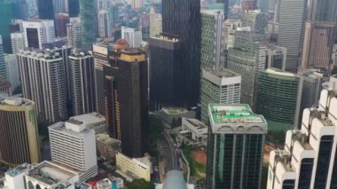 Kuala Lumpur, Malezya - 25 Eylül 2019: güneşli gün kuala lumpur şehir merkezi havacılık panorama 4k dolaylarında 25 Eylül 2018 Kuala lumpur, malezya, Malezya.