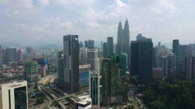 Kuala Lumpur, Malezya - 25 Eylül 2019: güneşli gün kuala lumpur şehir merkezi havacılık panorama 4k dolaylarında 25 Eylül 2018 Kuala lumpur, malezya, Malezya.