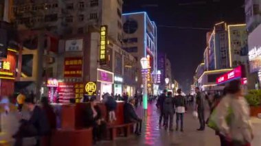 Gece vakti aydınlatma qingdao şehir trafik zaman dilimi 4k porselen