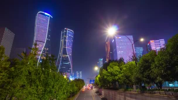 中国杭州市中心夜间交通全景4K次 — 图库视频影像