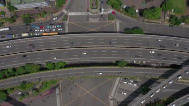 JAKARTA - Endonezya. 19 Mart 2020: Jakarta şehir trafiği 4K hava görüntüleri 