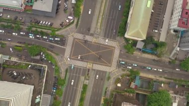 JAKARTA - Endonezya. 19 Mart 2020: Jakarta şehir trafiği 4K hava görüntüleri 